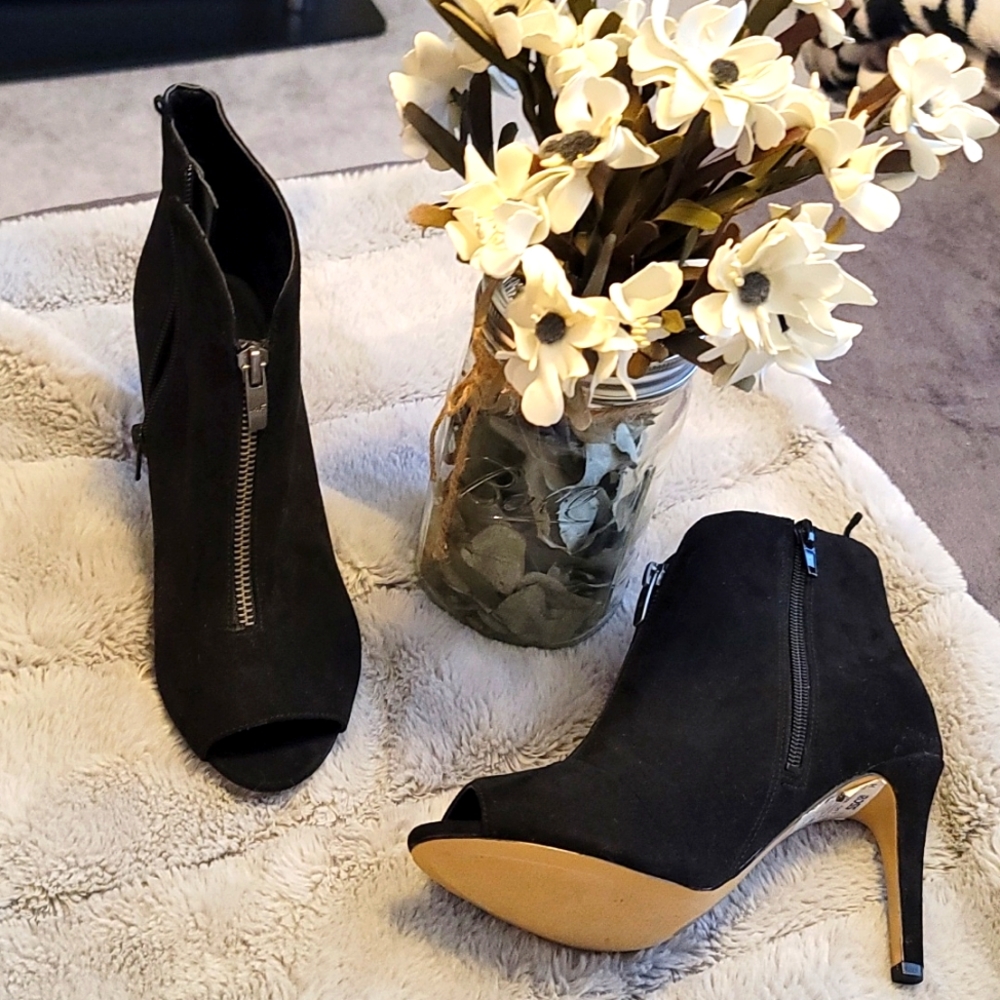 Marc fisher open toe shoes size 7